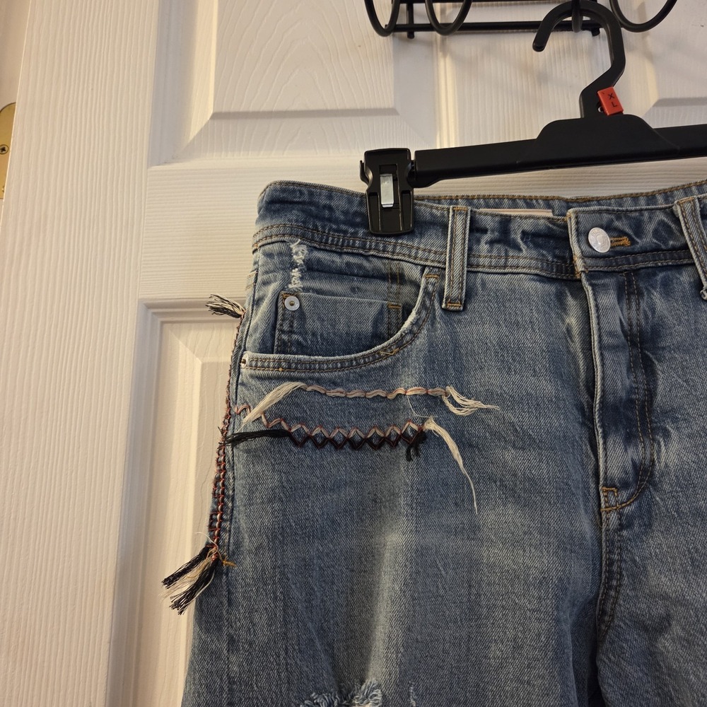 Anthropologie Pilcro 30 Slim Boyfriend Embroidered Patch Mid Rise Distress Jean - Picture 5 of 16